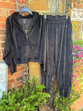 Victoria’s Secret black Velour Zip Hoodie & Jogger Set XL